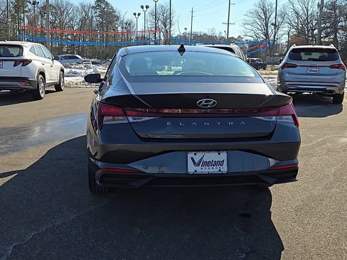 Certified 2022 Hyundai Elantra SEL image 7