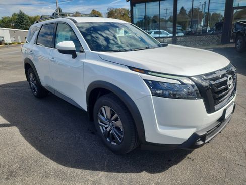 New 2025 Nissan Pathfinder SV w/ Black Appearance Package image 2