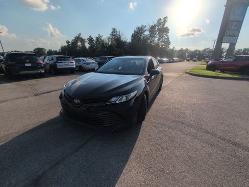 Used 2020 Toyota Camry LE w/ Convenience Package FWD image 11