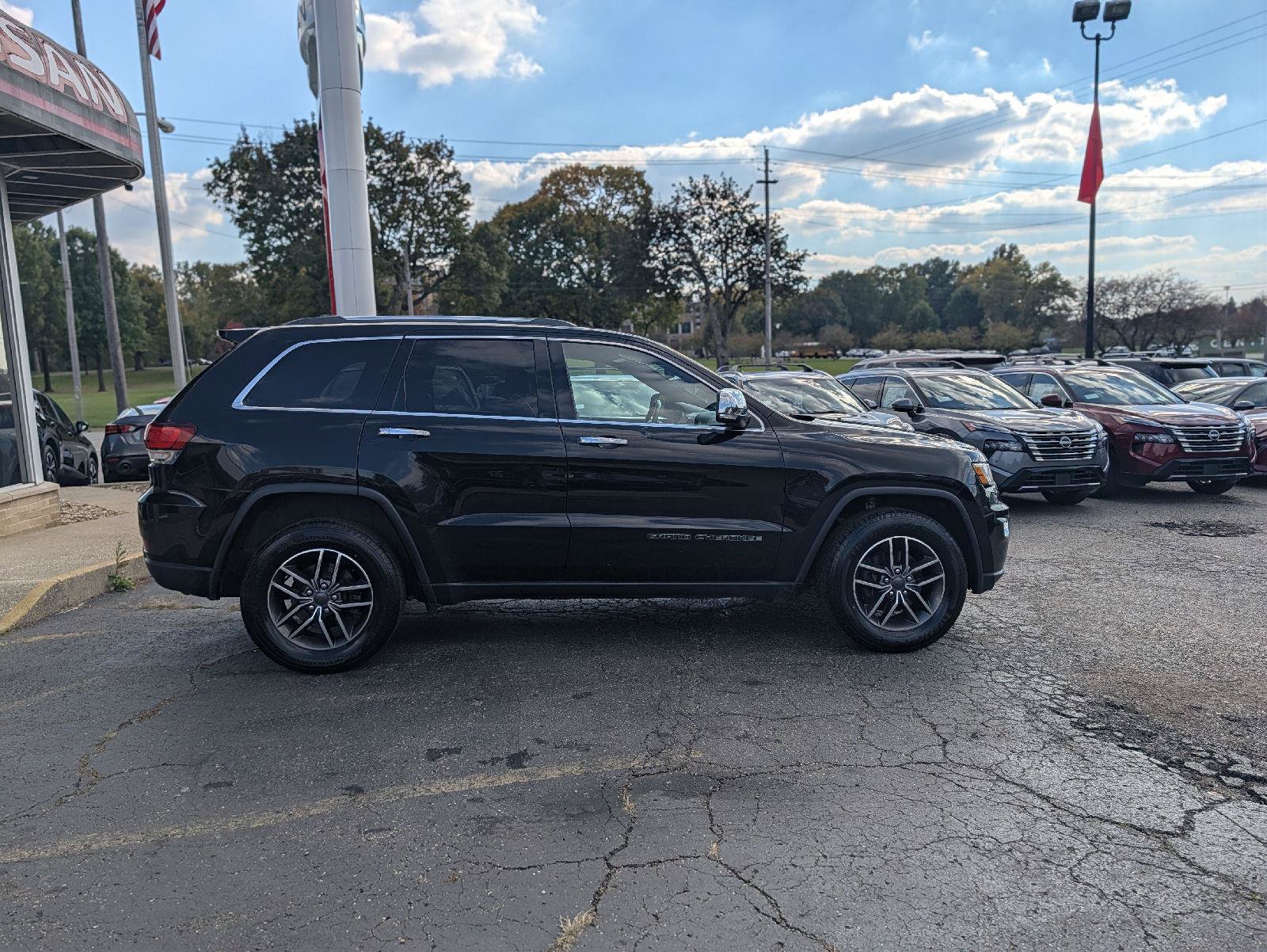 Used 2020 Jeep Grand Cherokee Limited AWD/4WD image 13