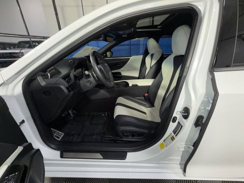 Used 2024 Lexus ES 350 F Sport w/ Accessory Package (Z2) image 26