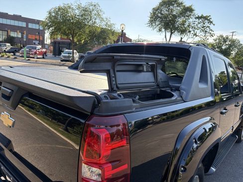 Used 2011 Chevrolet Avalanche LT w/ Suspension Package, Off-Road AWD/4WD image 12