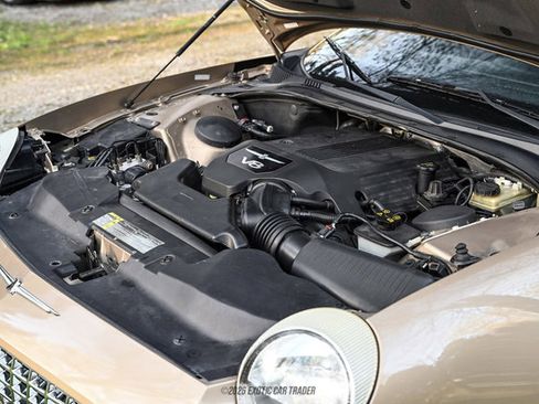 Used 2005 Ford Thunderbird RWD image 16