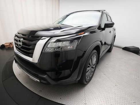Certified 2025 Nissan Pathfinder SL w/ SL Premium Package AWD/4WD image 12