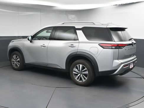 Used 2025 Nissan Pathfinder SL image 6