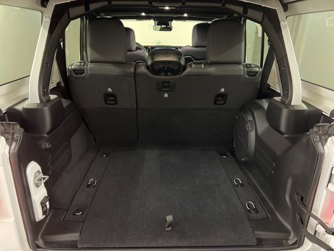 Used 2025 Jeep Wrangler Sahara image 35
