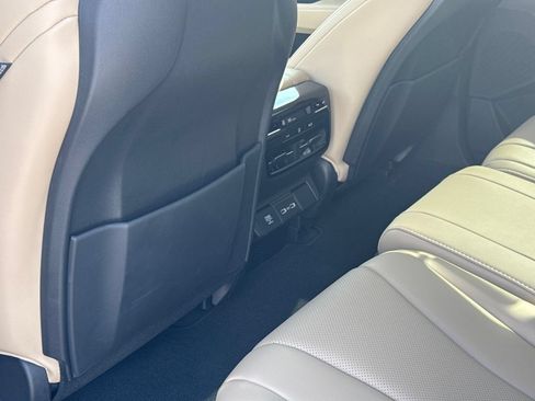 Used 2024 Acura MDX SH-AWD w/ Technology Package image 11