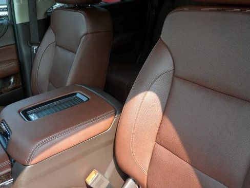 Used 2020 Chevrolet Tahoe Premier w/ Premier 6.2L Value Package image 27