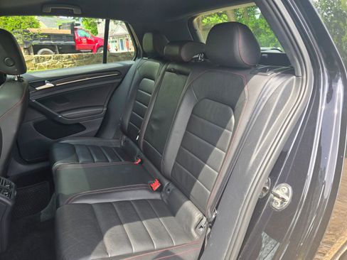 Used 2015 Volkswagen GTI SE FWD image 19