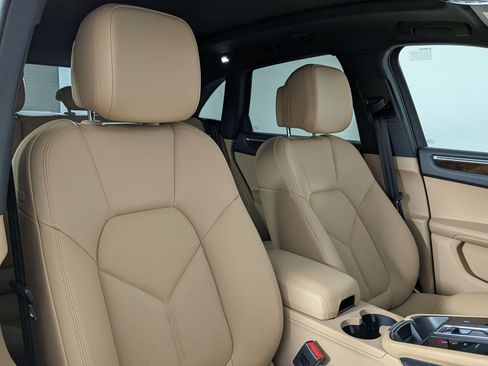 Certified 2023 Porsche Macan AWD/4WD image 23