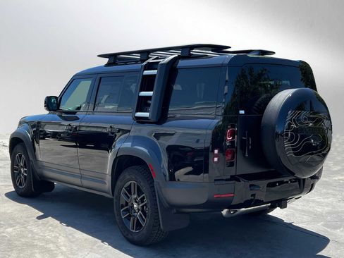 Used 2023 Land Rover Defender 130 SE image 3