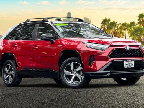 Used 2022 Toyota RAV4 SE w/ Weather & Moonroof Package AWD/4WD image 2