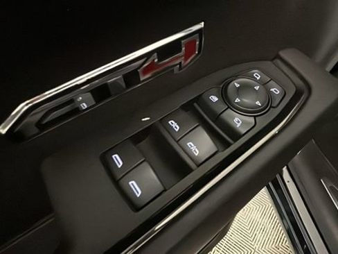 Used 2023 GMC Sierra 1500 AT4 w/ Technology Package AWD/4WD image 10