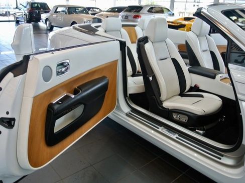 Used 2019 Rolls-Royce Dawn image 18