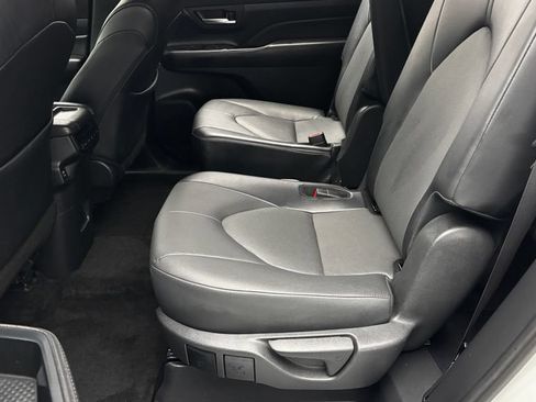 Used 2024 Toyota Grand Highlander AWD image 32