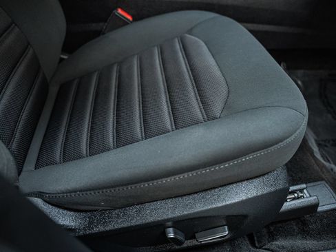 Used 2017 Ford Fusion SE FWD image 35