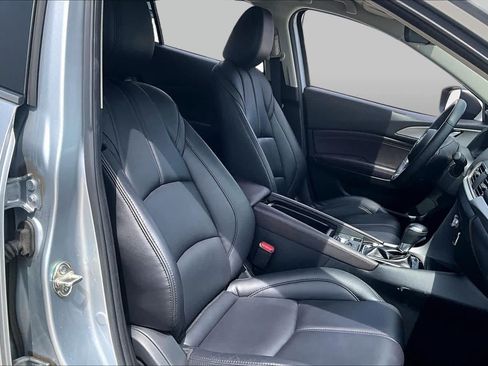 Used 2018 MAZDA MAZDA3 Touring FWD image 8