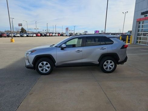 Used 2019 Toyota RAV4 LE image 4