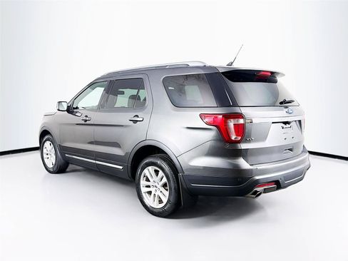 Used 2018 Ford Explorer XLT w/ Equipment Group 202A AWD/4WD image 9