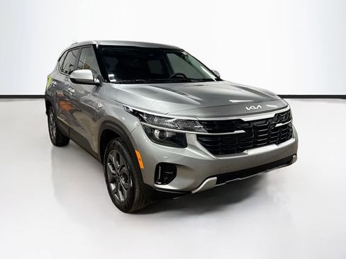 Used 2024 Kia Seltos LX AWD/4WD image 1