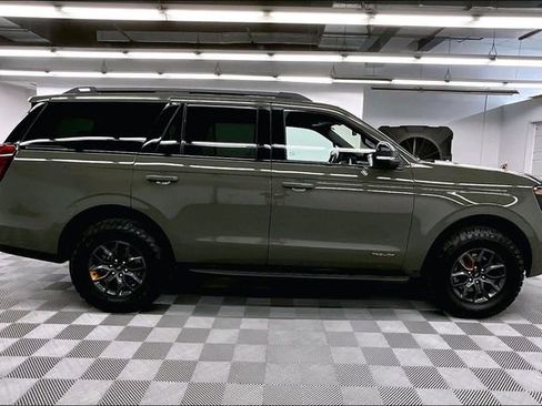 Used 2025 Ford Expedition Tremor AWD/4WD image 14