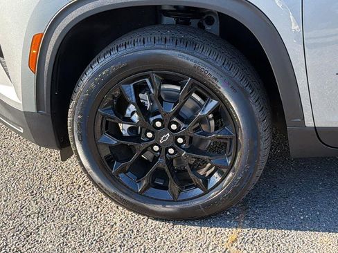 New 2026 Chevrolet Traverse LT image 9