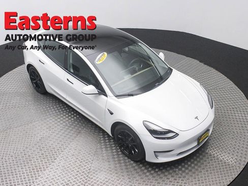Used 2021 Tesla Model 3 Standard Range Plus RWD image 3