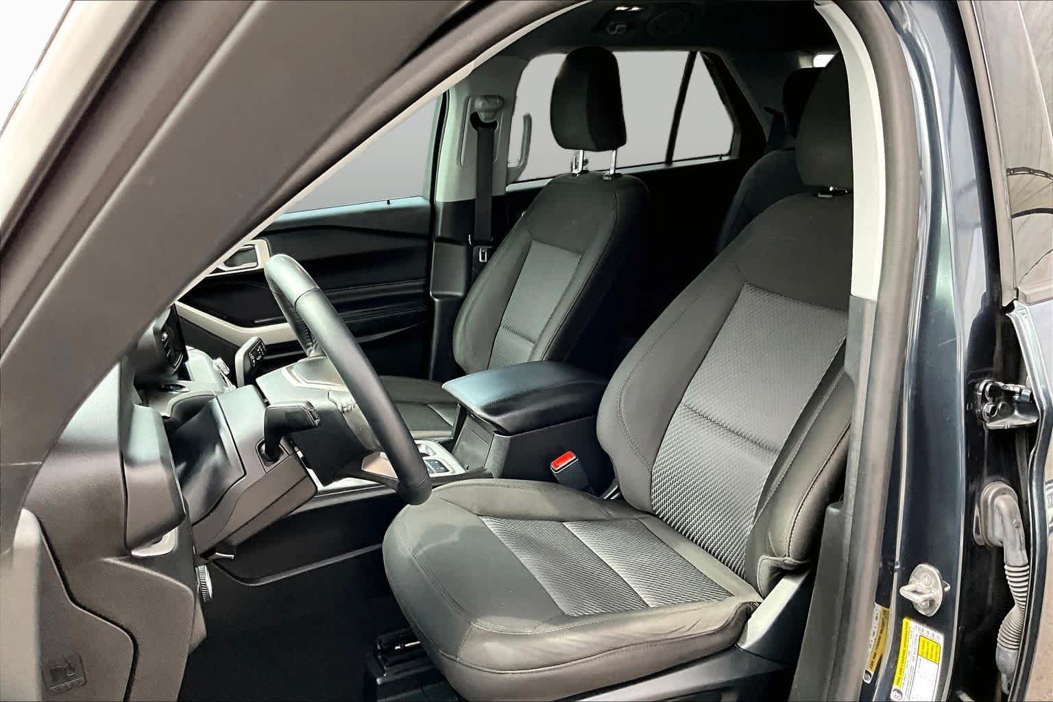Used 2023 Ford Explorer XLT RWD image 8