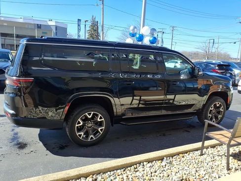 Used 2024 Jeep Wagoneer L Series III w/ Flexible Seating Group image 23