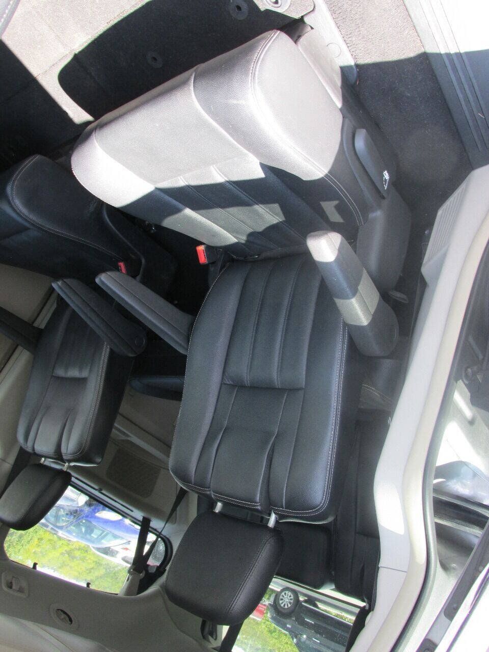 Used 2015 Chrysler Town & Country Touring w/ Driver Convenience Group FWD image 24