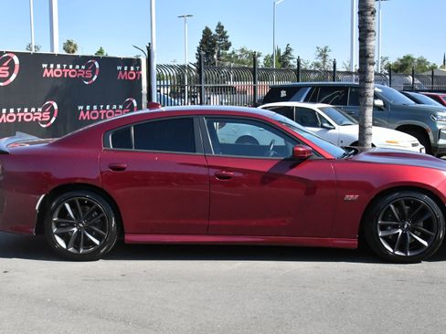 Used 2019 Dodge Charger Scat Pack RWD image 9