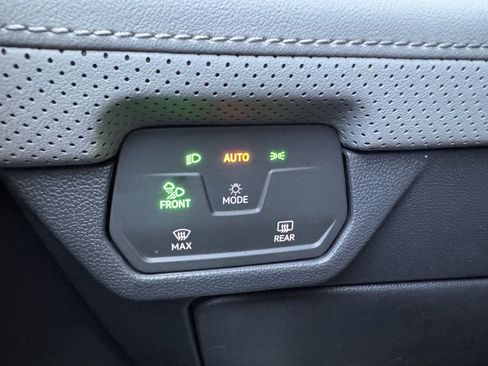 Used 2024 Volkswagen Atlas Peak Edition SE image 27