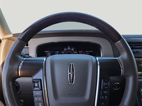 Used 2015 Lincoln Navigator 4WD image 10