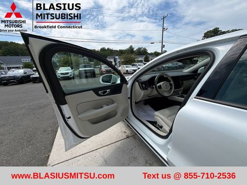 Used 2019 Volvo S60 T5 Momentum w/ Multimedia Package FWD image 14