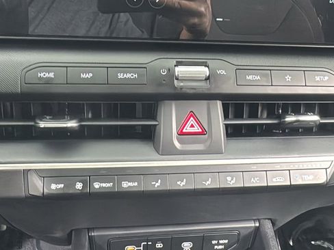 New 2025 Kia K4 LXS image 24