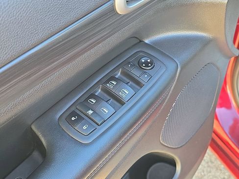 Used 2020 Jeep Grand Cherokee Altitude image 24