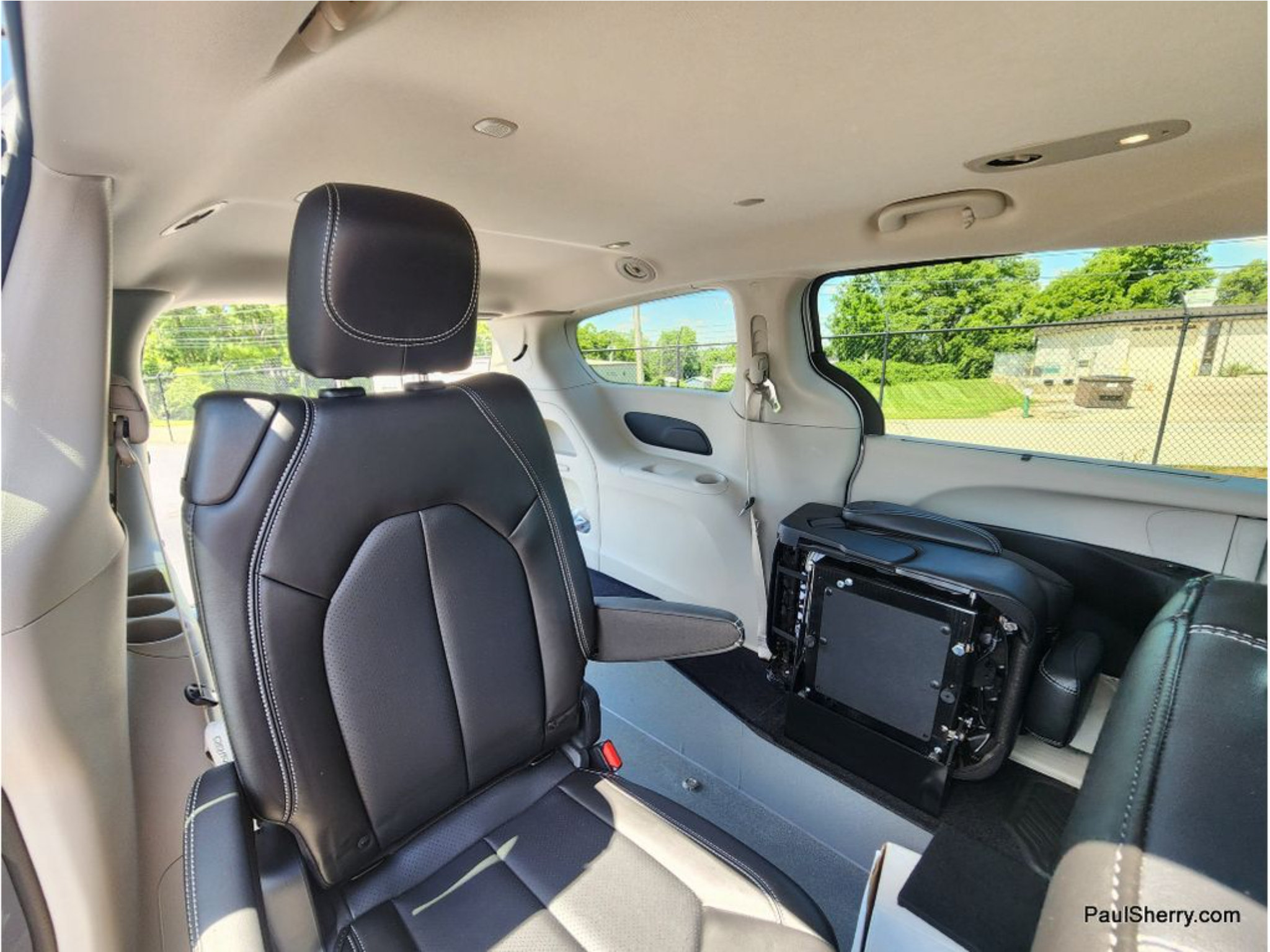 Used 2024 Chrysler Pacifica Touring-L FWD image 25