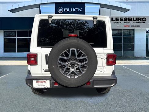 Used 2026 Jeep Wrangler Unlimited Sahara AWD/4WD image 6