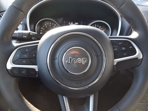 Used 2021 Jeep Compass Latitude image 10