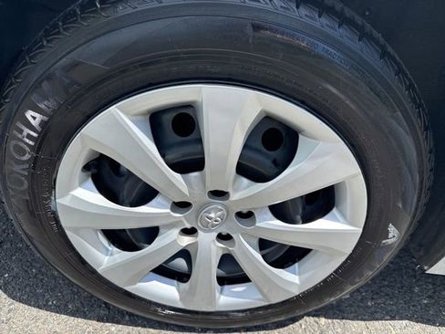 Used 2023 Toyota Corolla LE w/ Carpet Mat Package (TMS) FWD image 9