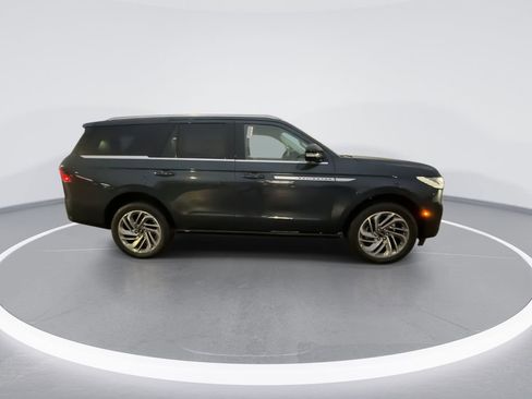 New 2025 Lincoln Navigator Reserve image 9