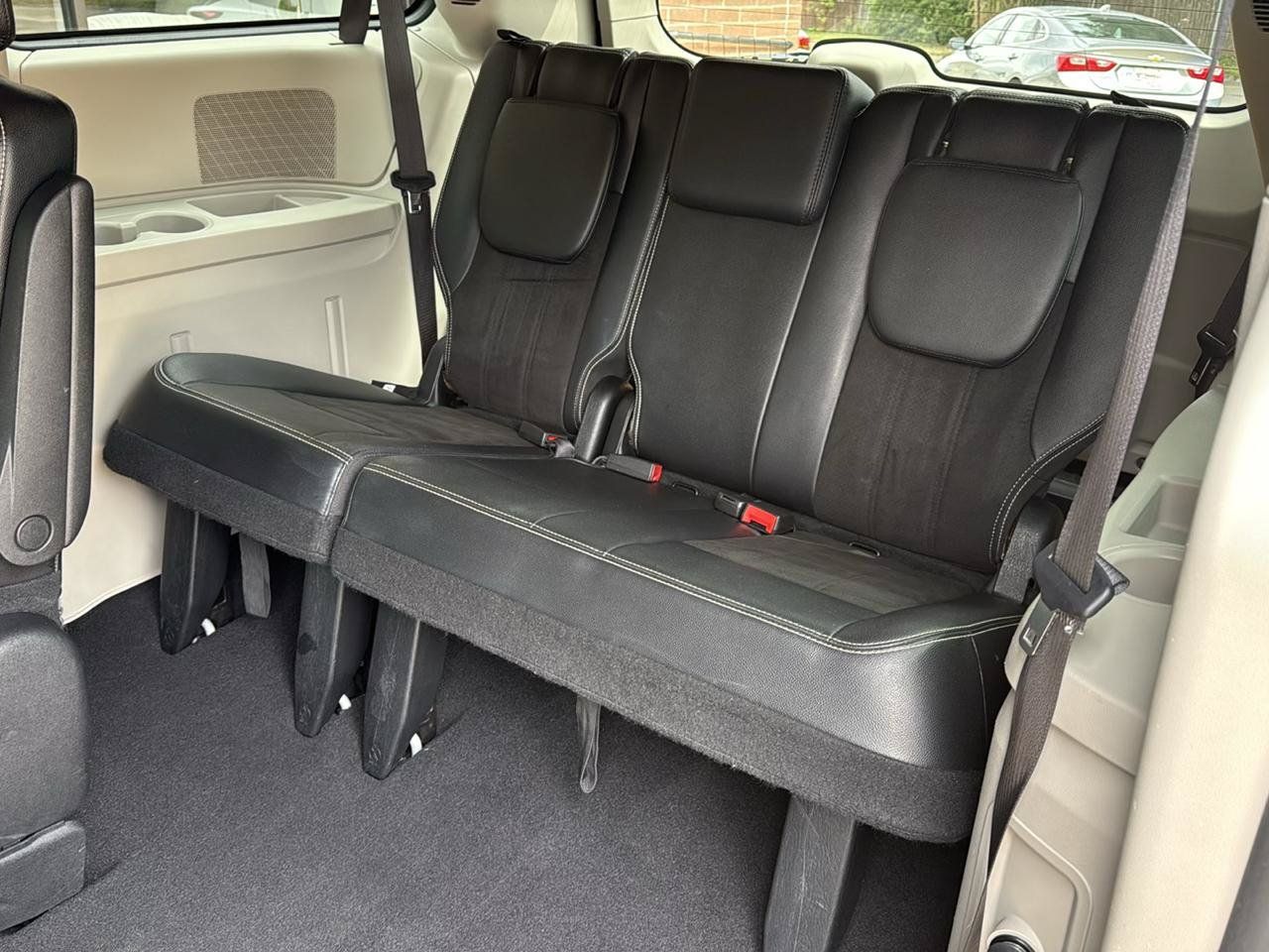 Used 2019 Dodge Grand Caravan SXT FWD image 18
