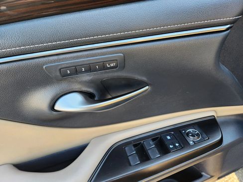 Used 2019 Lexus ES 300h image 22