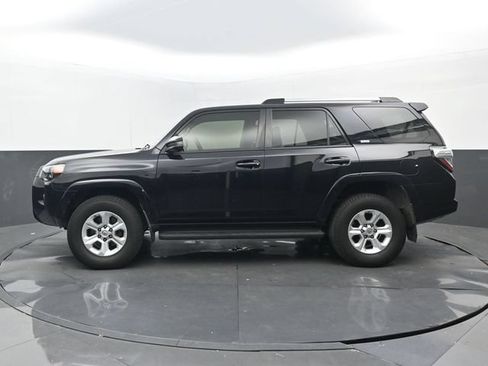 Used 2020 Toyota 4Runner SR5 AWD/4WD image 7