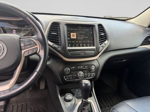 Used 2015 Jeep Cherokee Limited w/ Trailer Tow Group AWD/4WD image 12