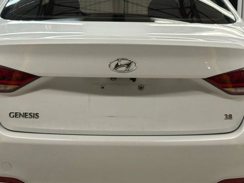 Used 2015 Hyundai Genesis 3.8 image 11