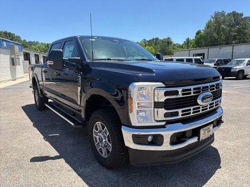 New 2025 Ford F250 XLT w/ FX4 Off-Road Package AWD/4WD image 4