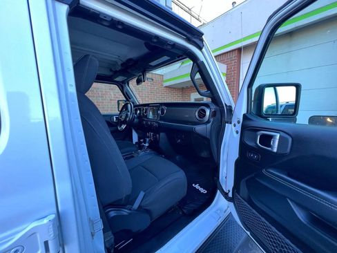 Used 2020 Jeep Wrangler Unlimited Sahara w/ Uconnect 4C Nav & Sound Group AWD/4WD image 17