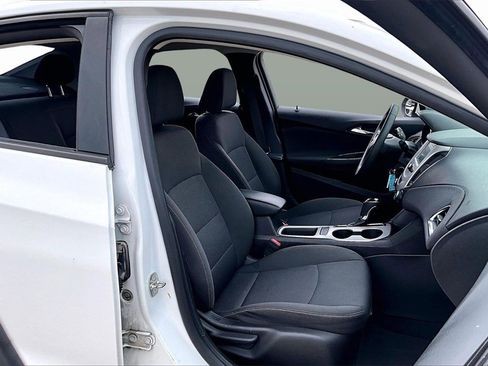 Used 2018 Chevrolet Cruze LS image 7