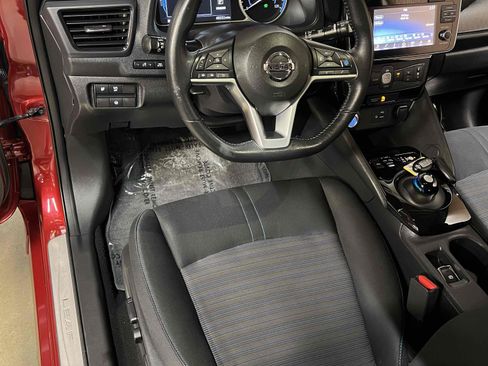 Used 2018 Nissan Leaf SV w/ SV Technology Package FWD image 18